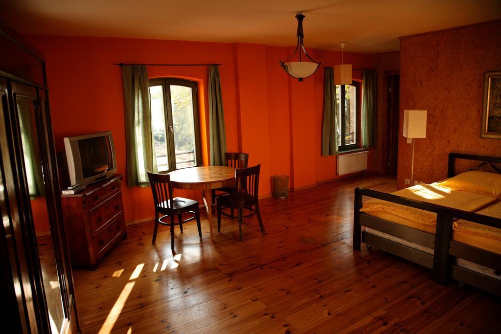 Seminar- Und Gaestehaus Flussbad Gartenstrasse Berlijn Kamer foto